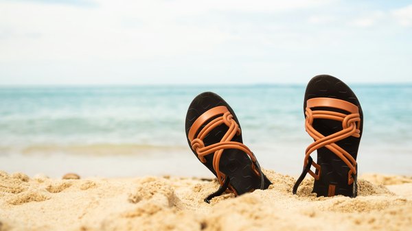 Quelles sont les spécificités des sandales Les Tropéziennes par M. Belarbi ?