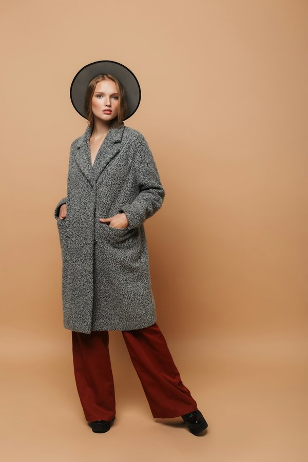 Comment porter un pantalon large femme de petite taille ?